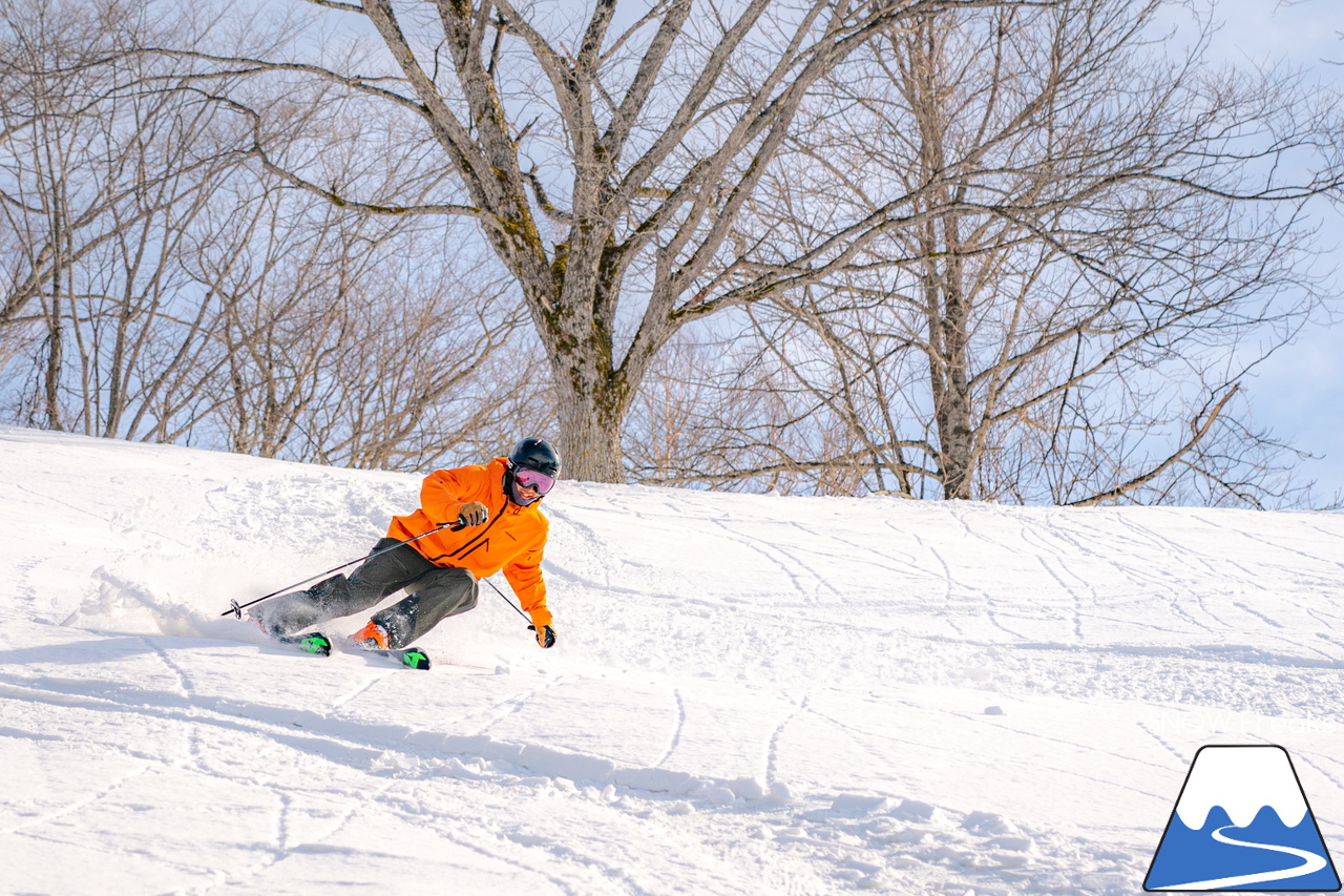 カムイスキーリンクス｜山頂から山麓までゲレンデには積雪たっぷり＆最新の自動券売機導入でチケット購入時の待ち時間も短縮。最高に気持ちの良い春スキーを楽しみましょう(^_-)-☆